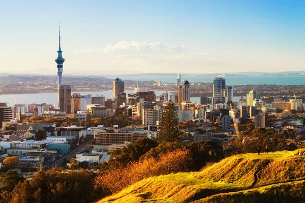 Thành phố Auckland, New Zealand đã vươn lên dẫn đầu bảng xếp hạng các thành phố đáng sống nhất thế giới năm 2021. Lần gần đây nhất Auckland lọt vào top 10 là năm 2017, khi thành phố này xếp thứ 8.