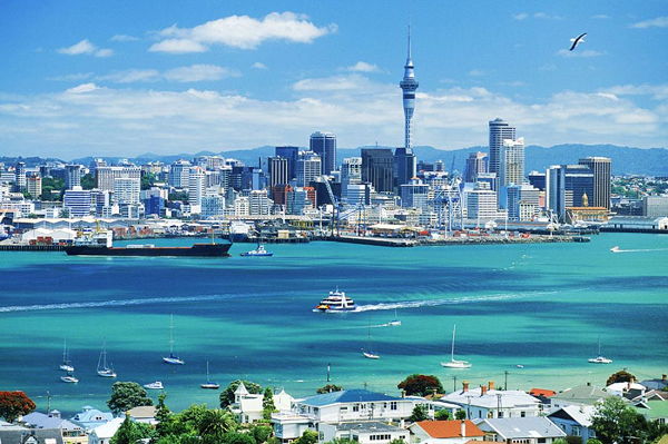 Người dân ở các thành phố như Auckland và Wellington có thể sống cuộc sống bình thường như trước khi đại dịch bùng phát. Bảng xếp hạng này dựa trên 5 tiêu chí: Sự ổn định, chăm sóc sức khỏe, văn hóa - môi trường, giáo dục và cơ sở hạ tầng.