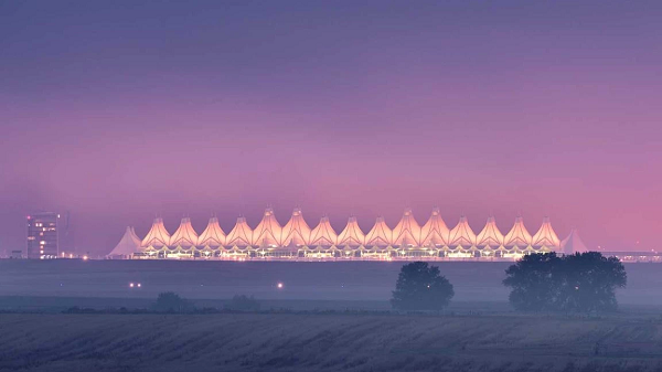 Mặc dù chưa rõ sân bay Denver có nối tới Tổ hợp Núi Cheyenne hay NORAD không, nhưng có một điều đã chắc chắn: có ít nhất 6 tầng hầm ngầm bên dưới phi trường này. Nhiều người tin rằng hệ thống này giống như Khu vực 51, để phục vụ thử nghiệm về người ngoài hành tinh và UFO.