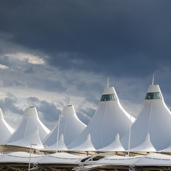 Tuy bị bao phủ bởi tầng tầng lớp lớp các giả thuyết và điều bí mật, đại diện sân bay đã nhiều lần phủ nhận các thông tin trên. Họ cho rằng việc sân bay có một khu ngầm không phải điều bí mật và nơi này được tạo ra để làm đường hầm cho tàu điện.