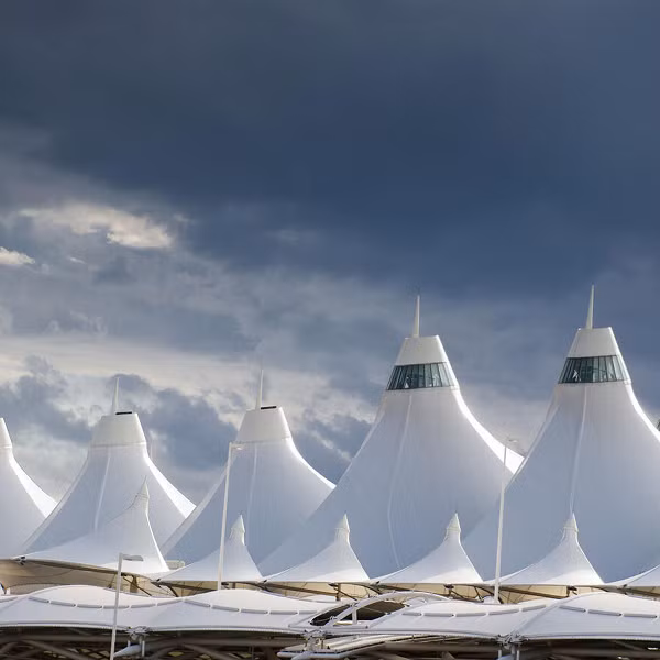 Tuy bị bao phủ bởi tầng tầng lớp lớp các giả thuyết và điều bí mật, đại diện sân bay đã nhiều lần phủ nhận các thông tin trên. Họ cho rằng việc sân bay có một khu ngầm không phải điều bí mật và nơi này được tạo ra để làm đường hầm cho tàu điện.