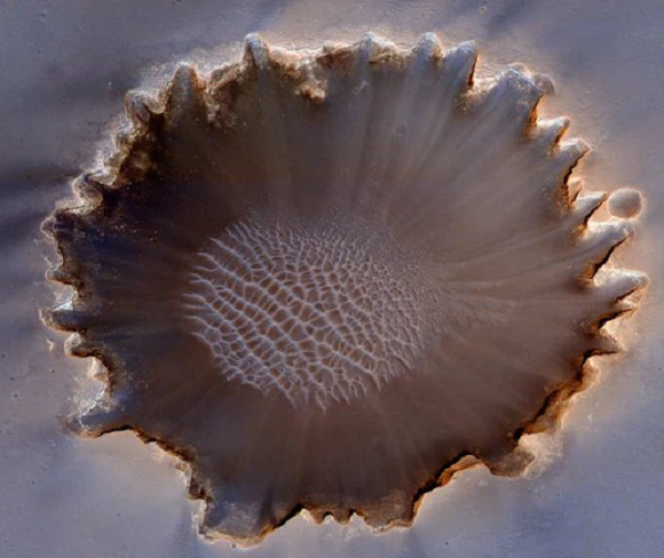 Các nhà khoa học từ NASA đã tạo ra một bản đồ hiển thị các vị trí có thể có hồ ẩn trên sao Hỏa dựa trên phản xạ radar sáng. Tuy nhiên họ vẫn chưa thể chắc chắn những gì vừa phát hiện thực sự là hồ nước.