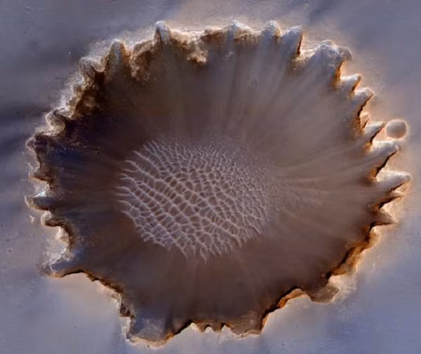 Các nhà khoa học từ NASA đã tạo ra một bản đồ hiển thị các vị trí có thể có hồ ẩn trên sao Hỏa dựa trên phản xạ radar sáng. Tuy nhiên họ vẫn chưa thể chắc chắn những gì vừa phát hiện thực sự là hồ nước.