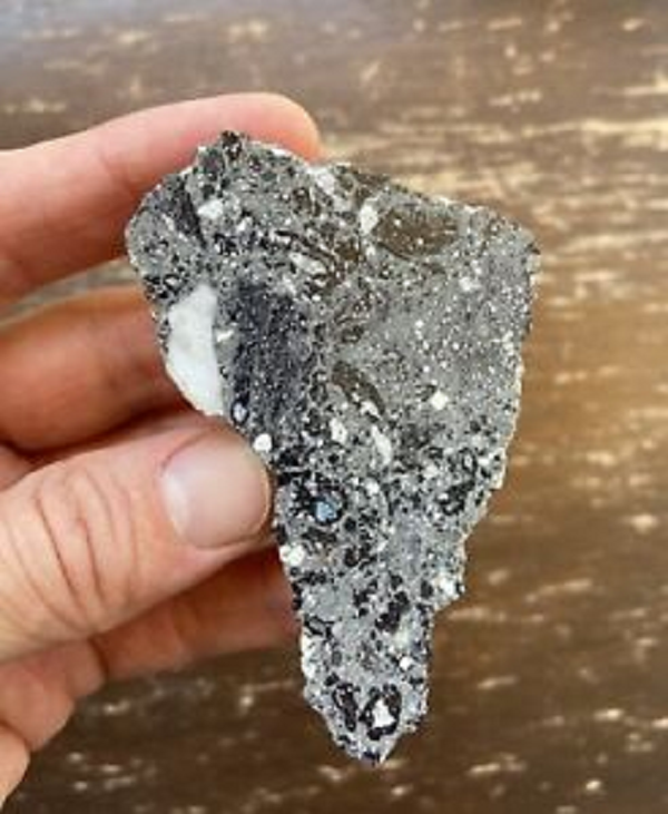 Hiện nay, miệng hố thiên thạch Popigai đang là một trong những cánh đồng kim cương lớn nhất thế giới, ước tính chứa hàng nghìn tỷ carat kim cương.