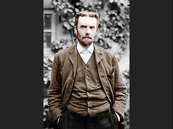 Oliver Heaviside (1850 - 1925) là một nhà khoa học, nhà vật lý, nhà toán học và kỹ sư điện người Anh. Tuy nhiên ông được nhận xét là một người khá lập dị khi sơn móng tay màu hồng chói, thiết kế nhà ở của mình bằng các khối đá granite khổng lồ, thậm chí ông chỉ uống sữa để tồn tại trong vài ngày.
