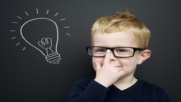 Khoa học cho rằng những người làm việc muộn, đọc sách khuya hay thậm chí là lướt web thâu đêm có xu hướng biết nhiều thông tin hơn, thông minh hơn và đồng thời sáng tạo hơn.