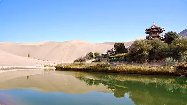 Từ năm 2006, chính phủ Trung Quốc đã quyết định “giải cứu” ốc đảo này bằng cách giảm thiểu hiện tượng sa mạc hóa, lấp đầy nước cho Nguyệt Nha Tuyền và tập trung phát triển du lịch. Mời các bạn xem video: Khung cảnh thiên nhiên tuyệt đẹp tại các quốc gia ít dân nhất thế giới