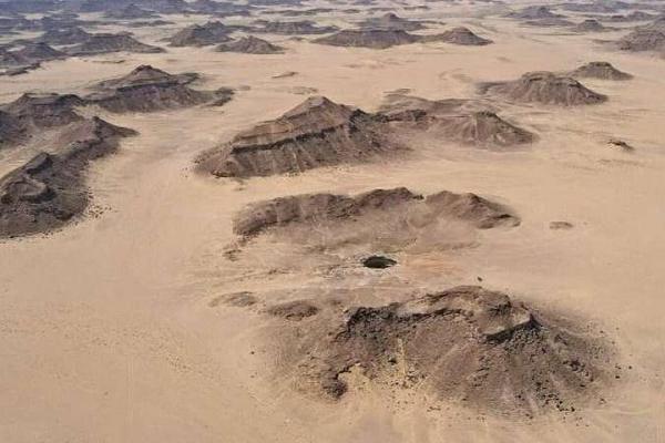 "Chúng tôi nhận thấy những điều kỳ lạ bên trong. Chúng tôi cũng ngửi thấy một thứ gì đó kỳ lạ... Đó là một tình huống bí ẩn", Salah Babhair - tổng giám đốc cơ quan khảo sát địa chất và tài nguyên khoáng sản của Yemen, cho biết.