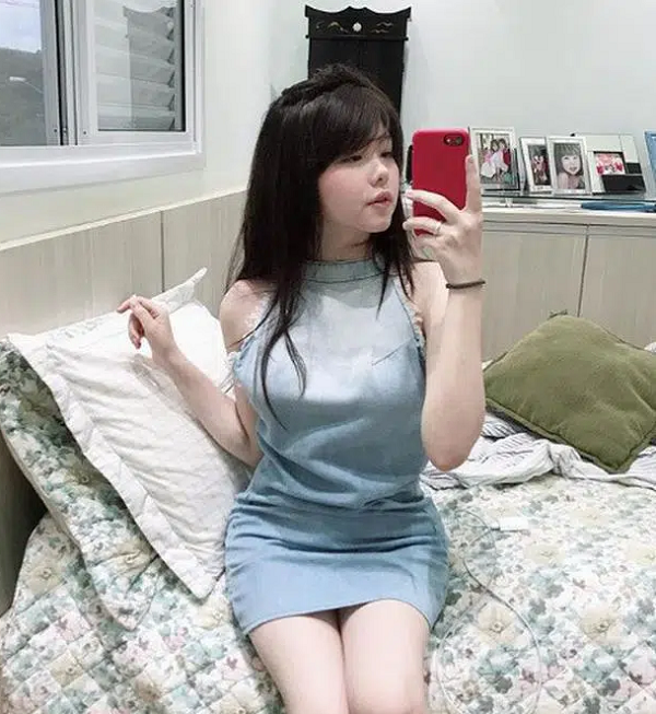 Nữ game thủ quyết định rời khỏi INTZ vào cuối tháng 5/2020 sau 10 tháng thuộc biên chế đội tuyển LMHT Brazil này khiến nhiều fan tiếc nuối. Sau đó, cô nàng tạm dừng thi đấu để chuyển sang làm streamer tại nền tảng Douyu.