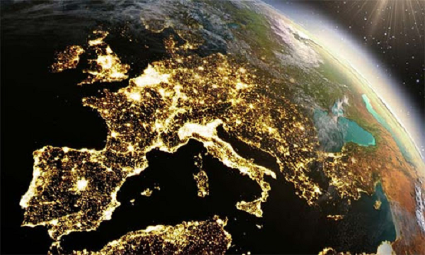 Ngoài mối đe dọa từ không gian, trên Trái đất có thể còn tồn tại những siêu vi khuẩn mà con người không thể chống lại. Nhân loại cũng sở hữu vũ khí hạt nhân đủ sức để hủy diệt sự sống của toàn Trái đất.