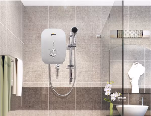 Nhiều người vẫn có thói quen sử dụng bình nóng lạnh trong ngày hè, muốn tiết kiệm điện hơn, hãy sử dụng bình có năng lượng mặt trời để tận dụng tối đa nguồn năng lượng miễn phí này.