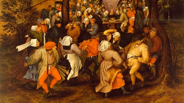 Ban đầu không ai biết tại sao xảy ra sự việc này, lúc này phía tầng lớp lãnh đạo tin rằng phương thức chữa căn bệnh nhảy múa là "lấy độc trị độc" - bằng cách nhảy nhiều hơn nữa. Do đó, họ dựng những sân khấu bằng gỗ để dân chúng lên biểu diễn.