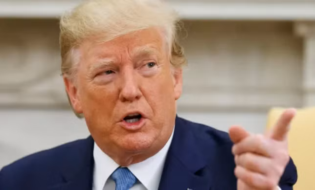 "Có nhiều người đang cố tìm đường đến Mỹ. Chúng tôi đã ngăn chặn nhiều người và trục xuất họ ra khỏi đất nước. Các bạn không tin được những người đó tệ đến mức nào đâu. Họ không phải con người mà là những con vật", ông Donald Trump phát biểu tại một sự kiện ở Nhà Trắng, ám chỉ các thành viên băng đảng bị cáo buộc, hôm 16/5. Ảnh: CBC.