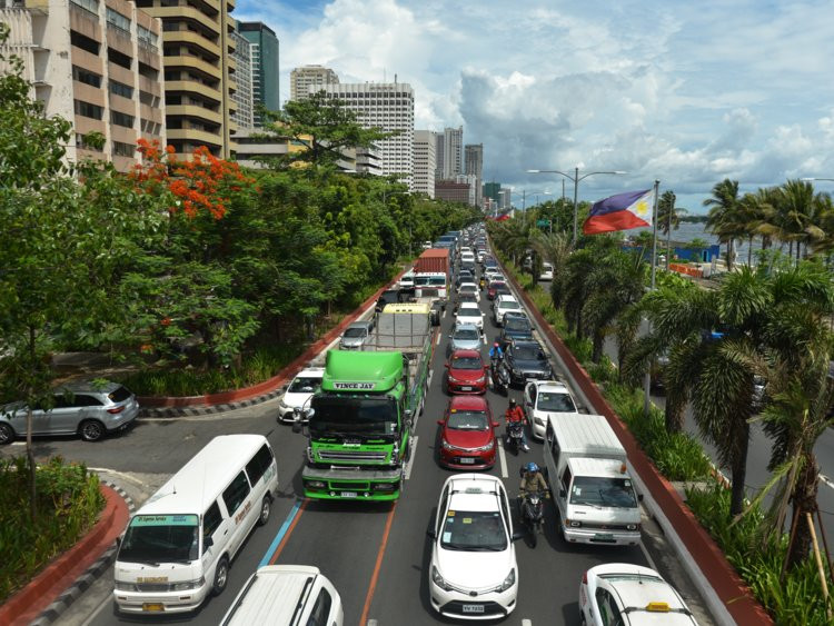 Còn ở Philippines, lái xe vào các ngày Thứ Hai mà số cuối của biển số xe đó là 1 hoặc 2 thì bị coi là vi phạm luật.