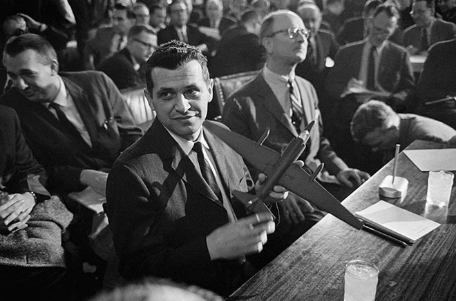 Ben trong co may phat hien noi doi cua CIA