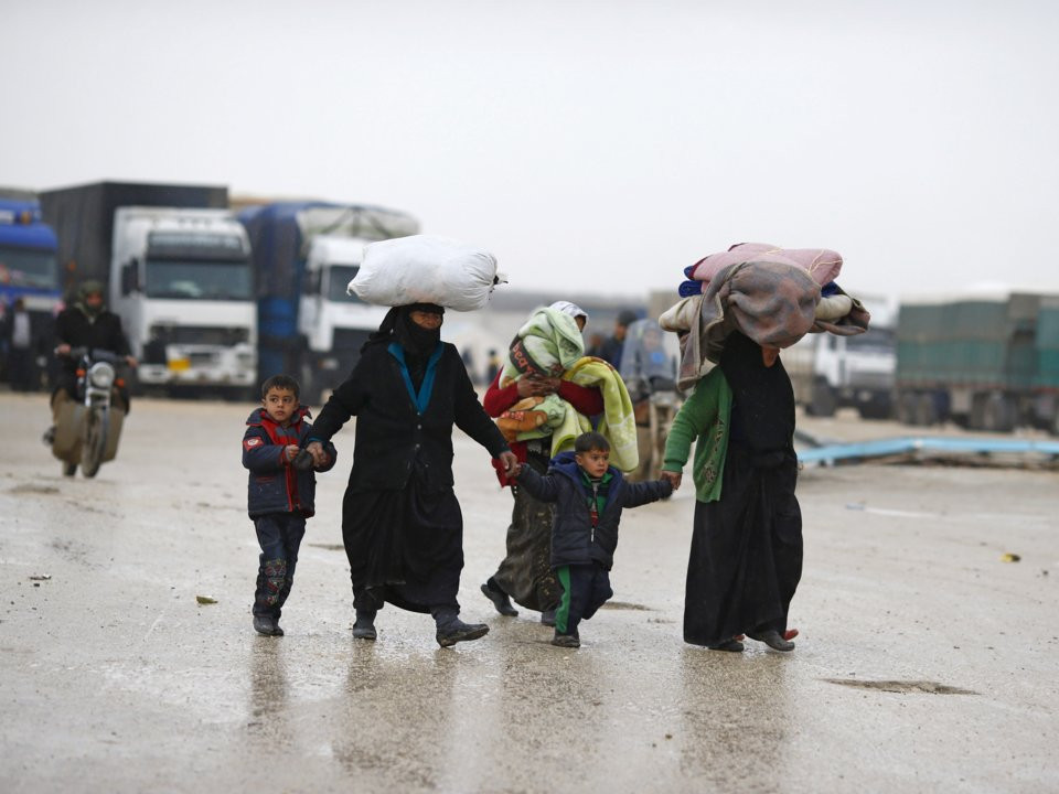 Trong bối cảnh nền kinh tế Thổ Nhĩ Kỳ tiếp tục gặp khó khăn, các chính trị gia đối lập và đảng cầm quyền đổ lỗi cho người tị nạn và tuyên bố sẽ nhanh chóng trục xuất họ. Có thể thấy, các vụ trục xuất nam giới Syria từ Istanbul đang gia tăng.