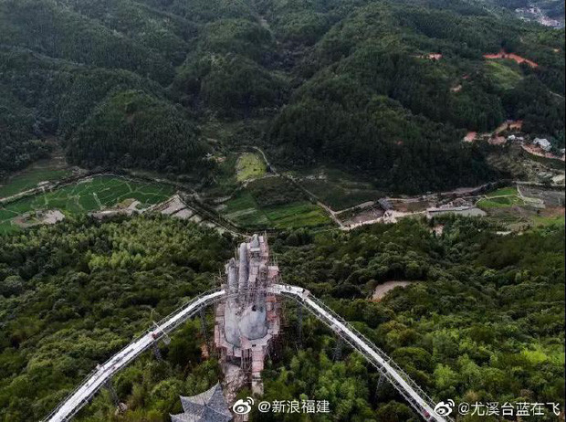 Cầu Tiên Thủ bắt đầu được xây dựng từ tháng 8/2018, có tổng chi phí ước tính lên đến 16 triệu tệ (gần 53 tỷ đồng).