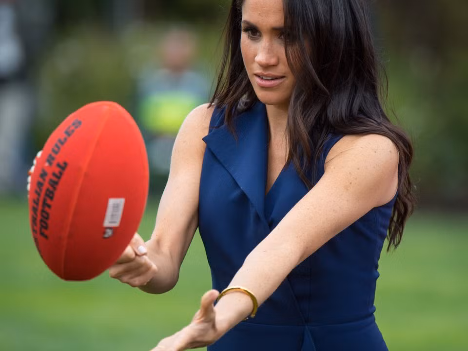 Bạn sẽ phải thử nhiều môn thể thao khác nhau... Ảnh chụp Công nương Meghan Markle.