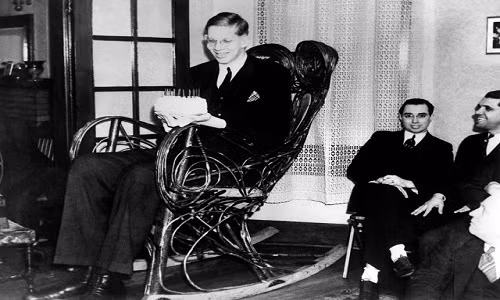 Cân nặng lớn nhất của Robert Wadlow mà người ta ghi lại được là 222,71 kg vào ngày sinh nhật lần thứ 21 của ông. Khi mất, người đàn ông cao nhất thế giới nặng 199 kg.