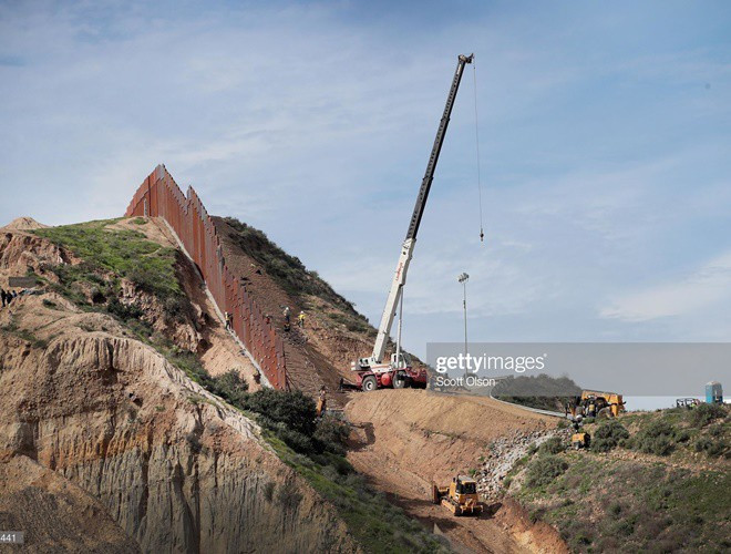 Và khẳng định tường thép cao 5,5m hoàn toàn đúng với những gì Tổng thống Trump từng cam kết với các cử tri Mỹ trong chiến dịch tranh cử.