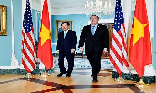 Ngoai truong My chuc mung Quoc khanh Viet Nam 2/9