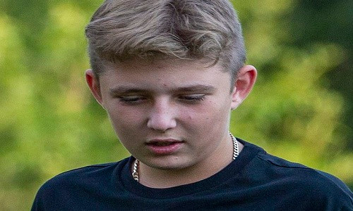 Cậu con trai út của Tổng thống Trump luôn thu hút sự chú ý bởi vẻ ngoài bảnh bao và loạt hành động đáng yêu. Ảnh: Daily Mail.