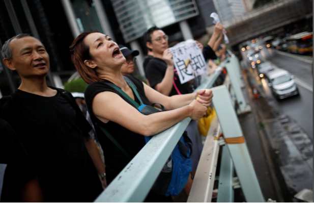 "Tôi đánh giá cao sự can đảm và sự quan tâm của họ đối với Hong Kong. Họ thực sự dũng cảm hơn chính quyền của chúng tôi", Yu nói.