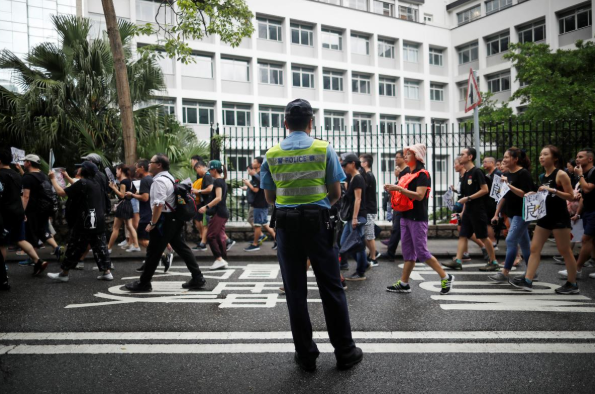 "Chính phủ phớt lờ chúng tôi nhiều tháng qua. Chúng tôi phải tiếp tục biểu tình", Chan, một giáo viên dạy Toán, chia sẻ.