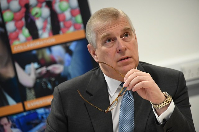 Về phần mình, Hoàng tử Anh Andrew cũng khẳng định ông không có bất kỳ liên quan nào với Epstein. Ông được cho là gặp Epstein vào cuối những năm 1990 thông qua sự giới thiệu của bạn gái vị tỷ phú khi đó là bà Ghislaine Maxwell. Ảnh: LT. 