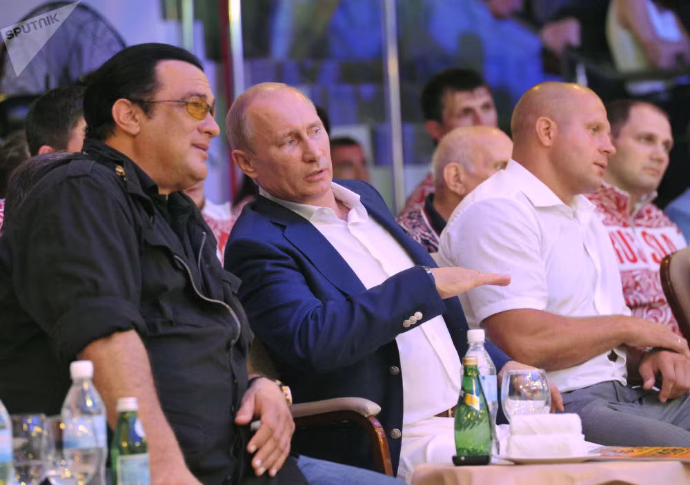 Nam diễn viên người Mỹ Steven Seagal cũng là một người bạn của Tổng thống Nga Putin. Ông Seagal đã được cấp quốc tịch Nga hồi năm 2016.