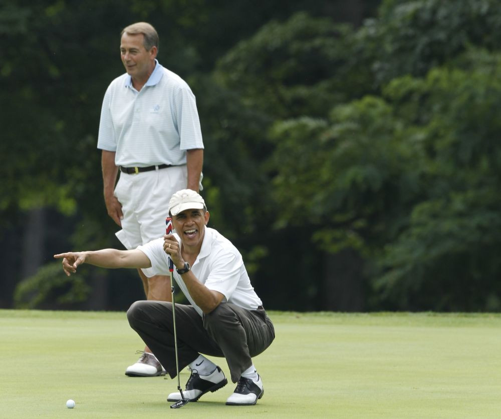 Tổng thống Mỹ Barack Obama chơi golf cùng Chủ tịch Hạ viện John Boehner tại căn cứ không quân Andrews ngày 18/6/2011.