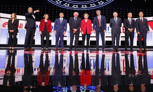 Trước đó, tối 30/7 (giờ địa phương), 10 ứng viên Tổng thống Mỹ của Đảng Dân chủ bao gồm nhà văn Marianne Williamson, Hạ nghị sỹ Tim Ryan, Thượng nghị sĩ Amy Klobuchar, Thị trưởng thành phố South Bend Pete Buttigieg, Thượng nghị sĩ Bernie Sanders, Thượng nghị sĩ Elizabeth Warren, cựu Hạ nghị sĩ Texas Beto O’Rourke, cựu Thống đốc Colorado John Hickenlooper, cựu Hạ nghị sĩ John Delaney và Thống đốc Montana Steve Bullock đã tham gia buổi tranh luận trực tiếp trên truyền hình trong vòng tranh luận thứ 2.