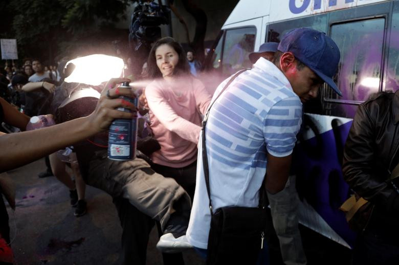 Cảnh tượng hỗn loạn tại thủ đô Mexico ngày 16/8.