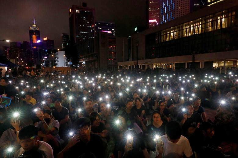 Hinh anh hang nghin cong chuc bieu tinh o Hong Kong-Hinh-3