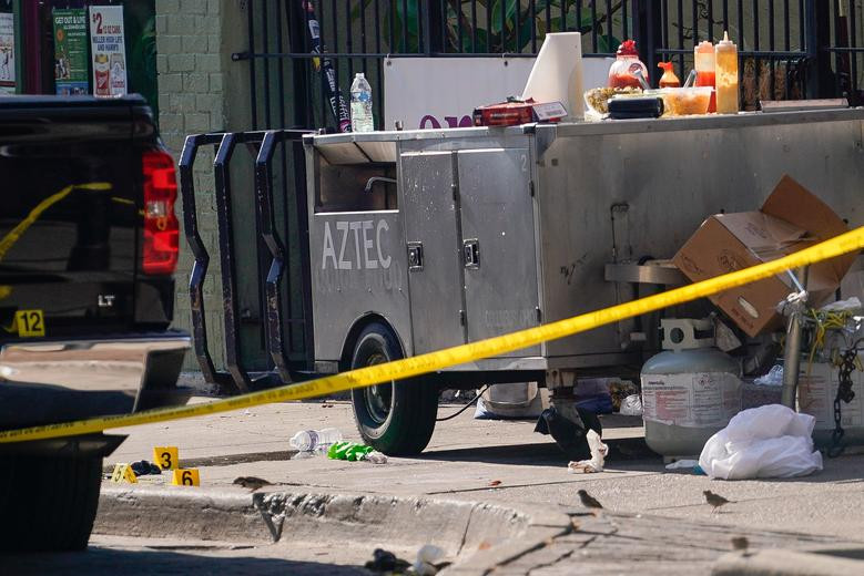 Sở Cảnh sát Dayton cho biết thêm nghi phạm đã mặc áo giáp khi gây án.