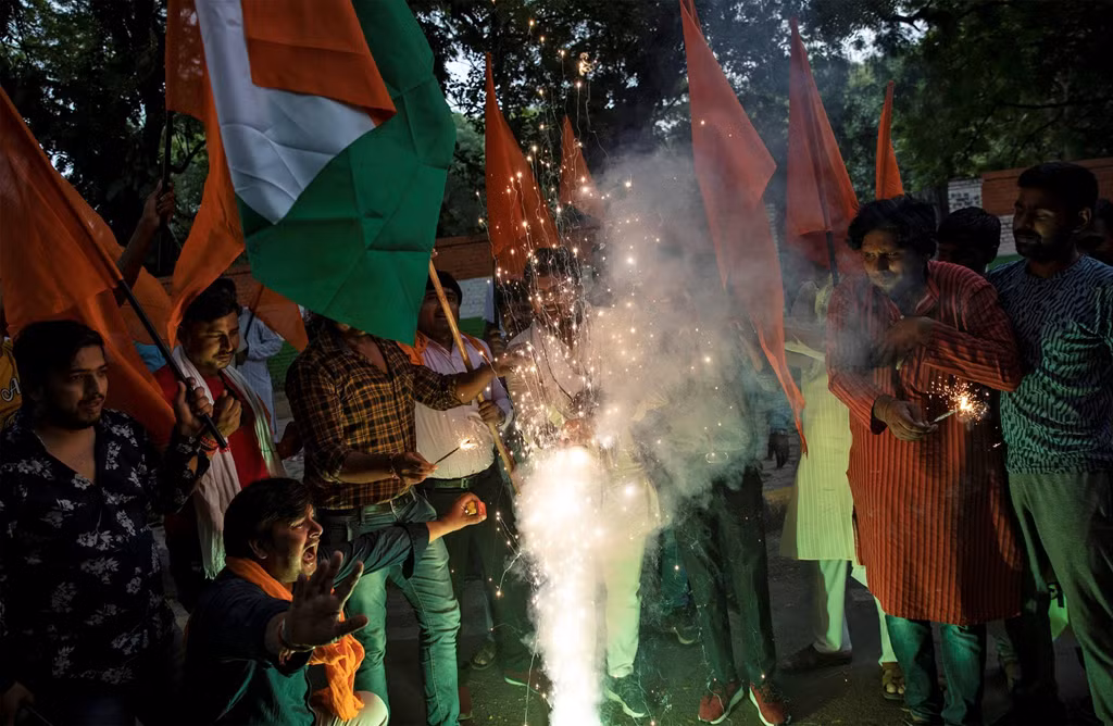 Những người cao tuổi ở một số vùng nông thôn nói rằng hàng chục thanh niên đã biến mất khỏi cộng đồng của họ, một dấu hiệu cho thấy họ tham gia vào cuộc nổi dậy.