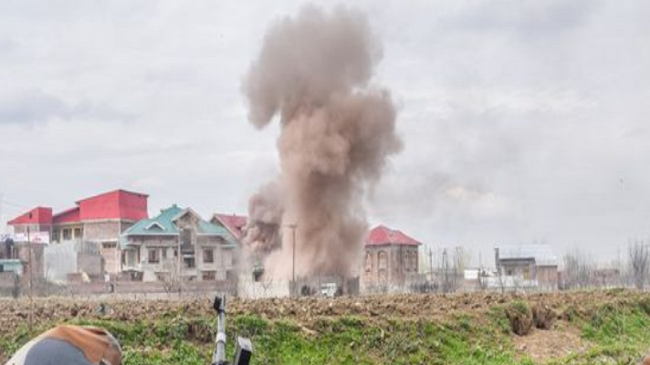 Đến tháng 10/1947, Pakistan đưa quân đánh vào thủ phủ Srinagar của Kashmir khiến ông Singh phải cầu viện Ấn Độ. Ngày 26/10/1947, ông Singh ký văn kiện nhường Kashmir cho Ấn Độ. Cuộc chiến tranh đầu tiên giữa Ấn Độ và Pakistan chính thức nổ ra tại Kashmir và kéo dài đến cuối năm 1948. Ảnh: BM. 