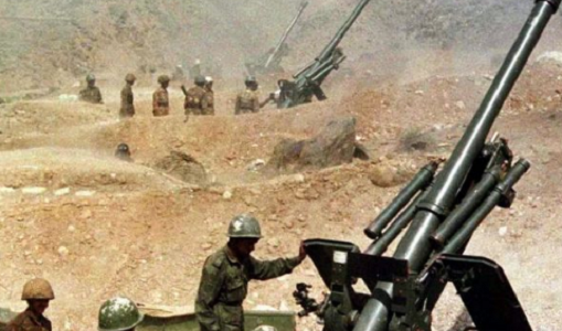 Ngày 1/9/1965, Quân đội Pakistan mở cuộc tấn công lớn bằng xe tăng vào khu vực Jammu và Kashmir của Ấn Độ. 5 ngày sau đó, Ấn Độ tổ chức cuộc phản công. Hai bên giao chiến đến ngày 22/9/1965 thì đồng ý thỏa thuận ngừng bắn do Liên Hợp Quốc bảo trợ. Ảnh: Sky. 