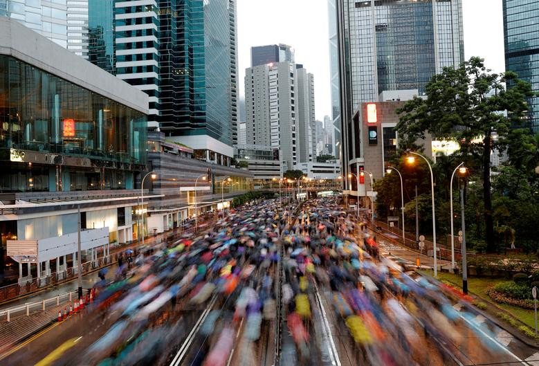 Bieu tinh o Hong Kong: Tong thong Trump canh bao Trung Quoc-Hinh-11