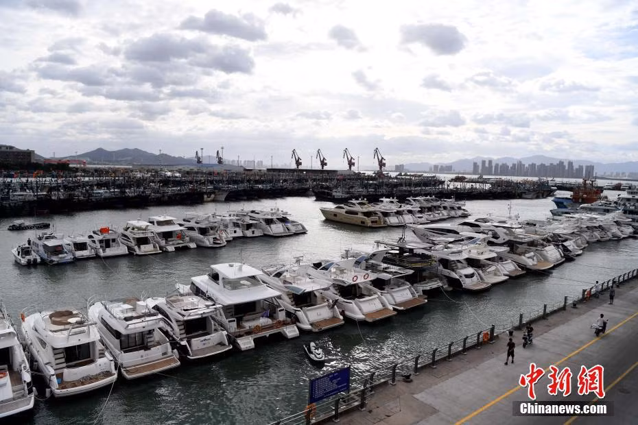 Trước đó, tỉnh Phúc Kiến đã phải sơ tán gần 48.000 người đến nơi an toàn, trong khi hơn 9.920 tàu thuyền được yêu cầu vào bờ hôm 24/8. Ảnh: THX.