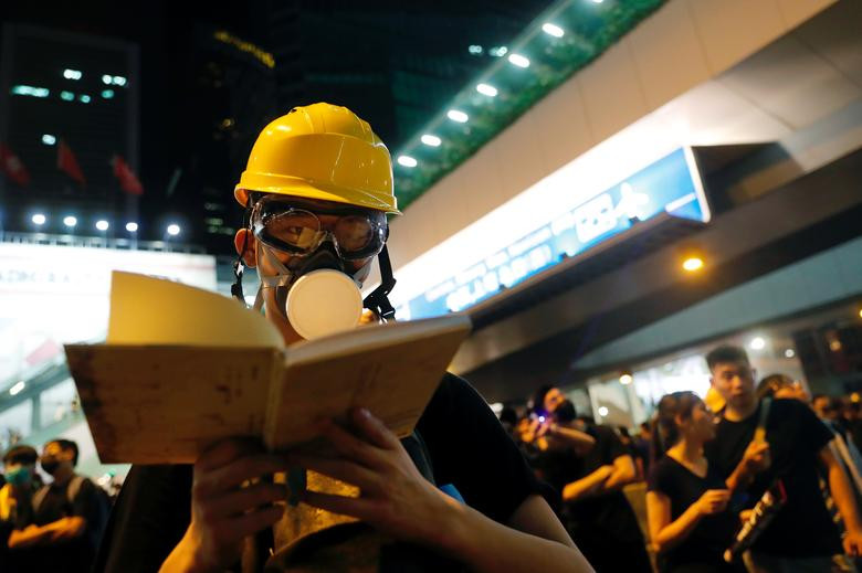 Hong Kong nhung ngay bieu tinh: Nguoi dan song sao?-Hinh-2