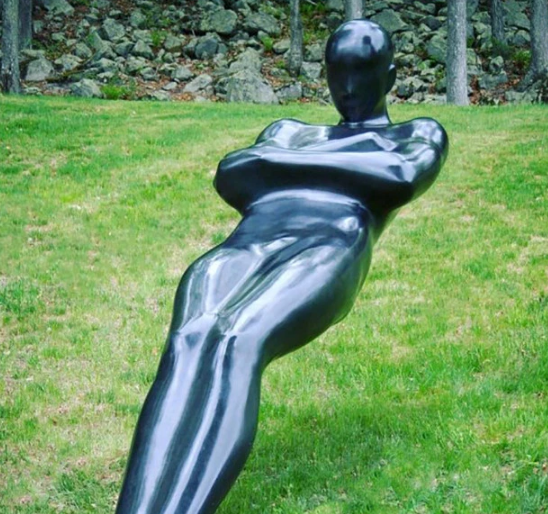 "Tác phẩm nghệ thuật" này chính là một chiếc ghế ngồi trong công viên.