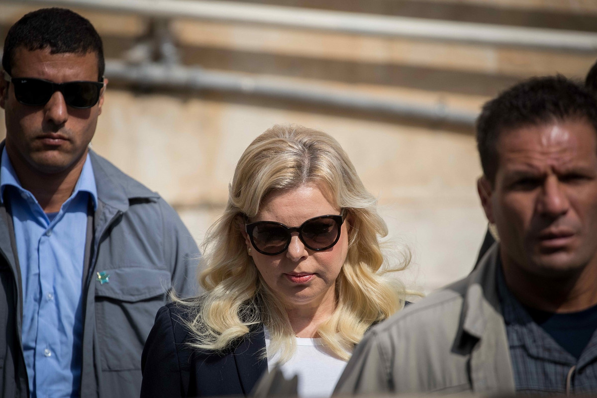 Bà Sara Netanyahu sinh ngày 5/11/1958 tại thị trấn Kiryat Tiv'on, Israel. Bà từng học tại trường trung học Greenberg và sau đó làm phóng viên cho tạp chí Maariv LaNoar. Ảnh: Timesofisrael.