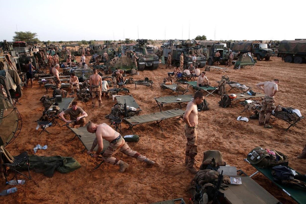 "Chúng tôi sẽ không giải quyết vấn đề này trong ngày một ngày hai", Chỉ huy David của căn cứ Pháp gần thị trấn Gossi nói. Quy tắc quân đội của Pháp chỉ cho phép tiết lộ tên đầu tiên của họ. "Điều này sẽ mất một thời gian".