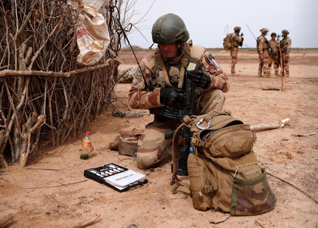 Trong khi Chiến dịch Serval đã đem lại sự ổn định tương đối cho miền bắc Mali, thì tình trạng bất ổn đã lan sang trung tâm đông dân cư hơn của đất nước cùng với các cuộc tấn công cũng lan sang các nước láng giềng Burkina Faso, Nigeria và thậm chí cả Bờ Biển Ngà.