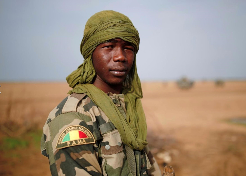 Chiến dịch Barkhane được triển khai sau Chiến dịch Serval, cuộc tấn công của Pháp đẩy lùi phiến quân Tuareg và những kẻ Hồi giáo đồng minh khỏi sa mạc rộng lớn phía bắc Mali vào năm 2013.