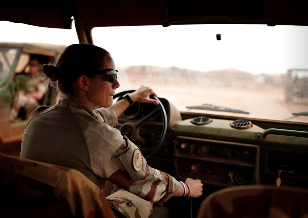 Vào ngày đầu tiên của chiến dịch, nhiệt độ lên tới 40 độ C, những người lính Pháp đã đến một ngôi làng cách thị trấn Ndaki 10 km về phía bắc, bên cạnh một khu rừng nhỏ, nơi nghi ngờ các chiến binh thánh chiến lẩn trốn.