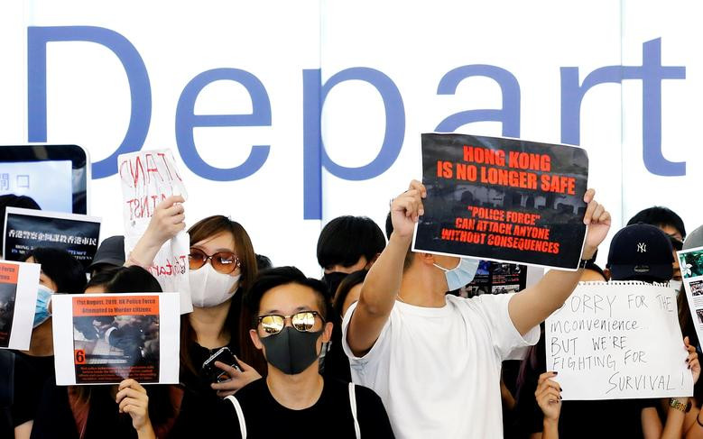 Toan canh san bay Hong Kong “that thu” ngay thu hai vi bieu tinh-Hinh-5