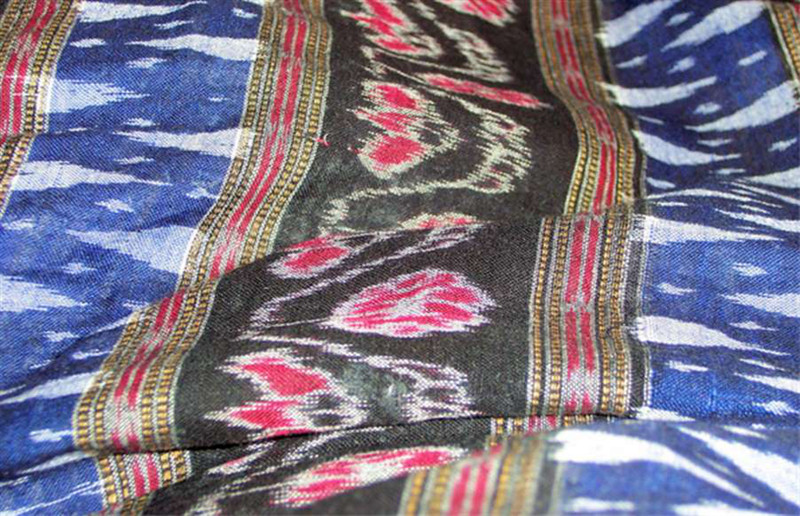 Loren Krytzer đã trải qua khoảng thời gian khó khăn năm 2017 khi một vụ tai nạn ô tô khiến anh mất đi 1 chân và công việc của mình. Tuy nhiên, vận may đã mỉm cười với Krytzer khi anh phát hiện ra tấm chăn Navajo từ thế kỷ 19 bị kẹt trong tủ quần áo suốt 7 năm qua. Chiếc khăn này là vật gia truyền anh được thừa kế từ gia đình và nó thực sự là một gia tài khi giá trị của nó lên tới 1,5 triệu USD.