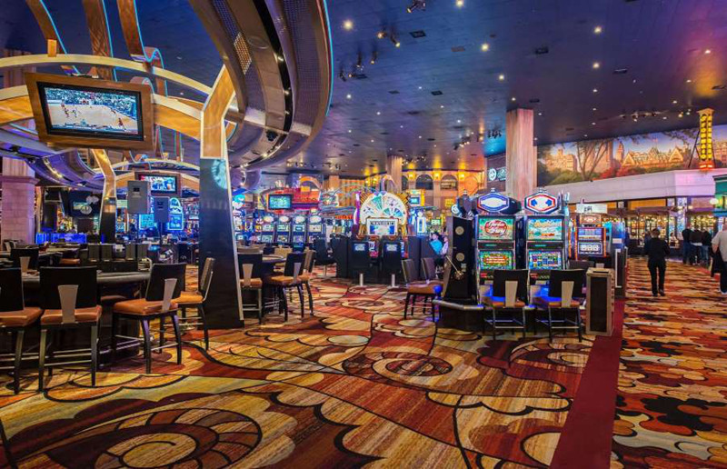 Sòng bạc Horseshoe Casino Cincinnati đã bị "lỗ" nặng một phen khi trao nhầm số tiền thưởng 1 triệu USD cho một người trùng với tên của người chiến thắng Kevin Lewis. Sòng bạc này sau đó đã nhận lỗi và cả 2 người đàn ông trùng tên này đều được nhận tiền.